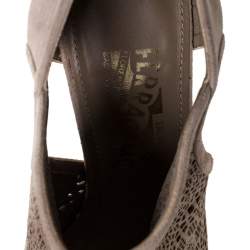 Pre Owned حذاء بوتيز للكاحل سالفاتوري فيراغامو مقدمة مفتوحة قصة لوزر جلد سويدي بيج مقاس 37.5