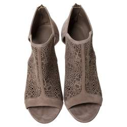 Pre Owned حذاء بوتيز للكاحل سالفاتوري فيراغامو مقدمة مفتوحة قصة لوزر جلد سويدي بيج مقاس 37.5