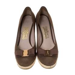 مملوكة مسبقًا Salvatore Ferragamo Brown Canvas Bow Detailed 'Darly' Espadrille Wedges Size 38.5