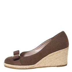 مملوكة مسبقًا Salvatore Ferragamo Brown Canvas Bow Detailed 'Darly' Espadrille Wedges Size 38.5