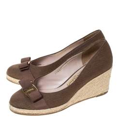 مملوكة مسبقًا Salvatore Ferragamo Brown Canvas Bow Detailed 'Darly' Espadrille Wedges Size 38.5