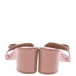 مملوكة مسبقًا صندل سلايد سالفاتوري فيراغامو فيونكة فارا أوال جلد لامع بيج مقاس 39