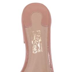 مملوكة مسبقًا صندل سلايد سالفاتوري فيراغامو فيونكة فارا أوال جلد لامع بيج مقاس 39