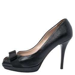 مملوكة مسبقًا Salvatore Ferragamo Black Lizard Embossed Leather Peep Toe Pumps Size 39.5