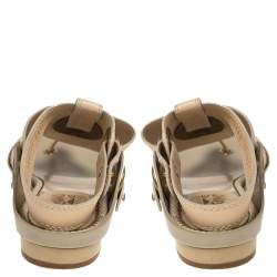 Pre Owned صندل بإصبع سالفاتورى فيراغامو فلات سيور كاحل جلد أبيض كريمى مقاس 38.5