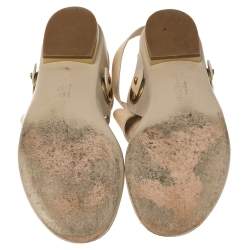 Pre Owned صندل بإصبع سالفاتورى فيراغامو فلات سيور كاحل جل د أبيض كريمى مقاس 38.5