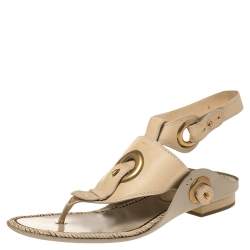 Pre Owned صندل بإصبع سالفاتورى فيراغامو فلات سيور كاحل جلد أبيض كريمى مقاس 38.5