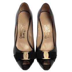 Salvatore Ferragamo Black Leather Vara Bow Pumps Size 38.5