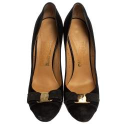 Pre Owned Salvatore Ferragamo Black Suede Carla Vara Bow Pumps Size 38.5