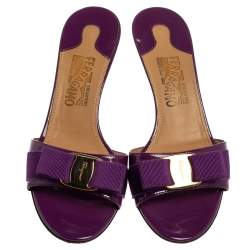 Pre Owned Salvatore Ferragamo Purple Patent Leather Vara Bow Slide Sandals Size 38