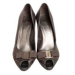 Pre Owned Salvatore Ferragamo Metallic Bronze Leather Vara Bow Peep Toe Pumps Size 39.5