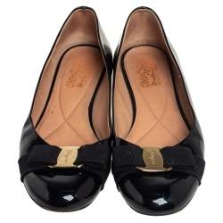 مملوكة مسبقًا Salvatore Ferragamo Black Patent Leather Vara Bow Ballet Flats Size 39.5