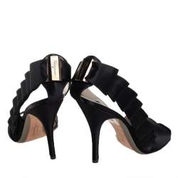 Pre Owned صندل سالفاتوري فيراغامو أسود ساتان بمقدمة مفتوحة مقاس 40