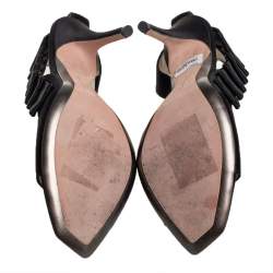 Pre Owned صندل سالفاتوري فيراغامو أسود ساتان بمقدمة مفتوحة مقاس 40