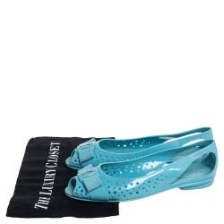 Pre Owned حذاء فلات سالفاتوري فيراغامو سليب أون مطاط أزرق مقاس 38.5