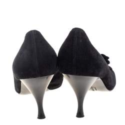 مملوكة مسبقًا Salvatore Ferragamo Black Suede D'Orsay Pumps Size 38.5