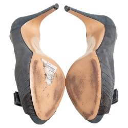 مملوكة مسبقًا حذاء كعب عالي سالفاتوري فيراغامو سويدي رصاصي وجلد نوبوك بفيونكة مقدمة مفتوحة مقاس 39.5