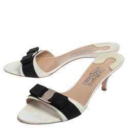 Pre Owned صندل سلايد سالفاتوري فيراغامو فارا جلد أبيض بفيونكة مقاس 39.5