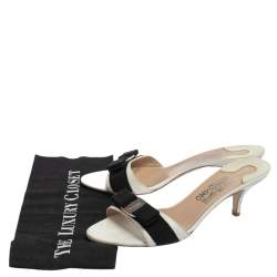 Pre Owned صندل سلايد سالفاتوري فيراغامو فارا جلد أبيض بفيونكة مقاس 39.5