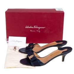 Pre Owned صندل سلايد سالفاتوري فيراغامو فيونكة فارا جلد أزرق مقاس 40