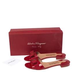 مملوكة مسبقًا Salvatore Ferragamo Red Patent Leather Gil Flat Slide Sandals Size 38