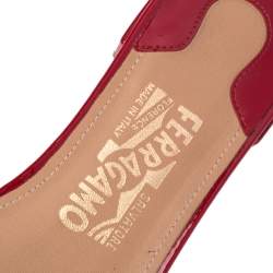 مملوكة مسبقًا Salvatore Ferragamo Red Patent Leather Gil Flat Slide Sandals Size 38