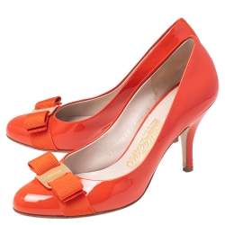 Pre Owned Salvatore Ferragamo Orange Patent Leather Vara Bow Pumps Size 35.5