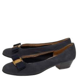 Pre Owned Salvatore Ferragamo Black Nubuck Leather Vara Bow Pumps Size 36.5