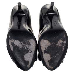 مملوكة مسبقًا Salvatore Ferragamo Black Patent Leather Vara Bow Pumps Size 37