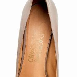 Pre Owned Salvatore Ferragamo Beige Leather Round Toe Pumps Size 39