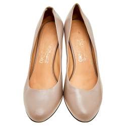 Pre Owned Salvatore Ferragamo Beige Leather Round Toe Pumps Size 39