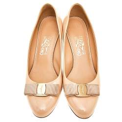 Pre Owned Salvatore Ferragamo Beige Patent Leather Vara Bow Wedge Pumps Size 38.5