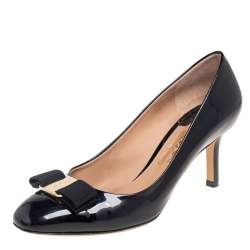 مملوكة مسبقًا حذاء كعب عالي سالفاتوري فيراغامو جلد لامع أسود مزين فيونكة فارا مقاس 38