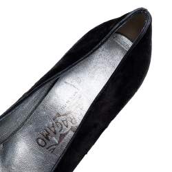 Salvatore Ferragamo Dark Green Velvet and Stingray Almond Toe Pumps Size 38.5