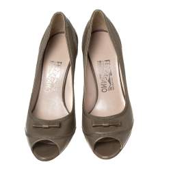 Pre Owned Salvatore Ferragamo Olive Green Leather Bow Detail Peep-Toe Pumps Size 37.5