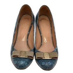 Pre Owned Salvatore Ferragamo Blue/Black Karung Leather Vara Bow Pumps Size 37.5