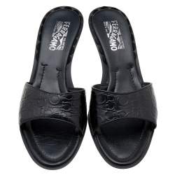 Pre Owned Salvatore Ferragamo Black Gancini Embossed Leather Slide Sandals Size 40