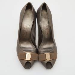 Pre Owned Salvatore Ferragamo Metallic Grey Leather Pola Vara Bow Peep Toe Platform  Pumps Size 38.5