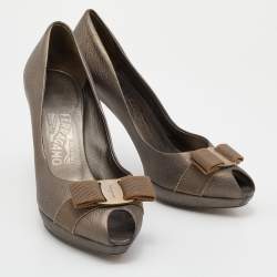 Pre Owned Salvatore Ferragamo Metallic Grey Leather Pola Vara Bow Peep Toe Platform  Pumps Size 38.5
