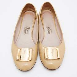 Pre Owned حذاء باليرينا فلات سالفاتوري فيراغامو جلد بيج لامع مقاس 37.5