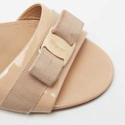 Pre Owned Salvatore Ferragamo Beige Patent Leather and Canvas Vara Bow Flat Slides Size 40.5