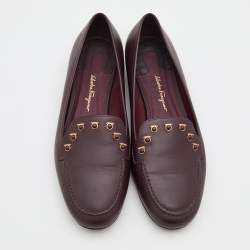 Pre Owned Salvatore Ferragamo Burgundy Leather Studded Flower Heel Loafers Size 38.5