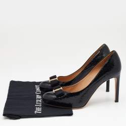 Pre Owned Salvatore Ferragamo Black Crinkled Leather Vara Bow Pumps Size 39