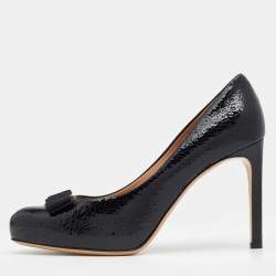 Pre Owned Salvatore Ferragamo Black Crinkled Leather Vara Bow Pumps Size 39