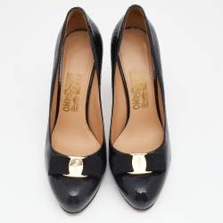 Pre Owned Salvatore Ferragamo Black Crinkled Leather Vara Bow Pumps Size 39