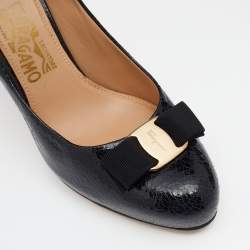 Pre Owned Salvatore Ferragamo Black Crinkled Leather Vara Bow Pumps Size 39
