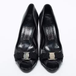 Pre Owned Salvatore Ferragamo Black Leather Vara Bow Peep-Toe Pumps Size 37.5