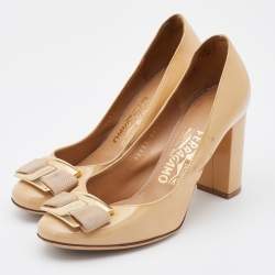 مملوكة مسبقًا Salvatore Ferragamo Beige Patent Leather Bow Block Heel Pumps Size 37