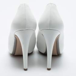مملوكة مسبقًا Salvatore Ferragamo White Leather Peep Toe Platform Pumps Size 38.5