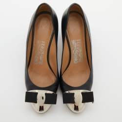 Pre Owned Salvatore Ferragamo Black Leather Vara Bow Pumps Size 35.5